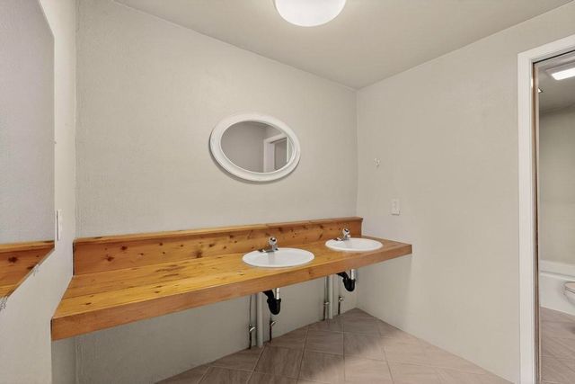 101 Paseo Nopal A & C, Santa Fe, NM 87507