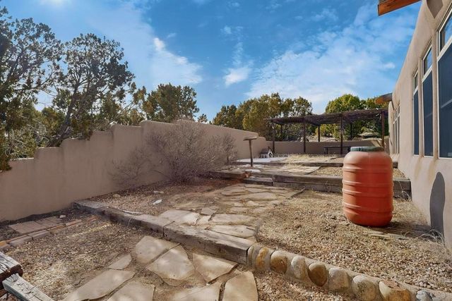 101 Paseo Nopal A & C, Santa Fe, NM 87507