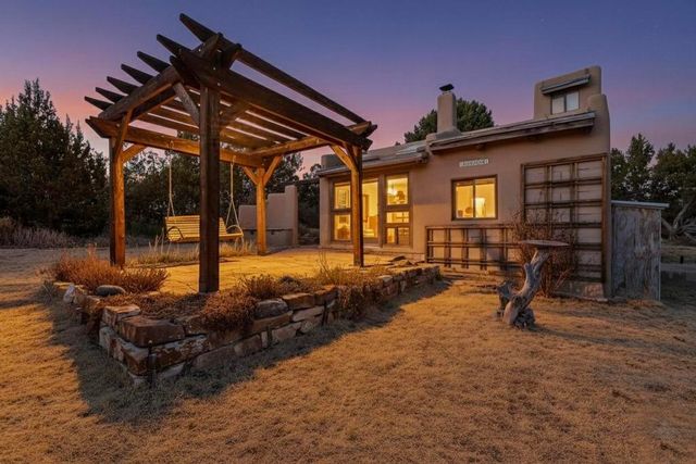 101 Paseo Nopal A & C, Santa Fe, NM 87507