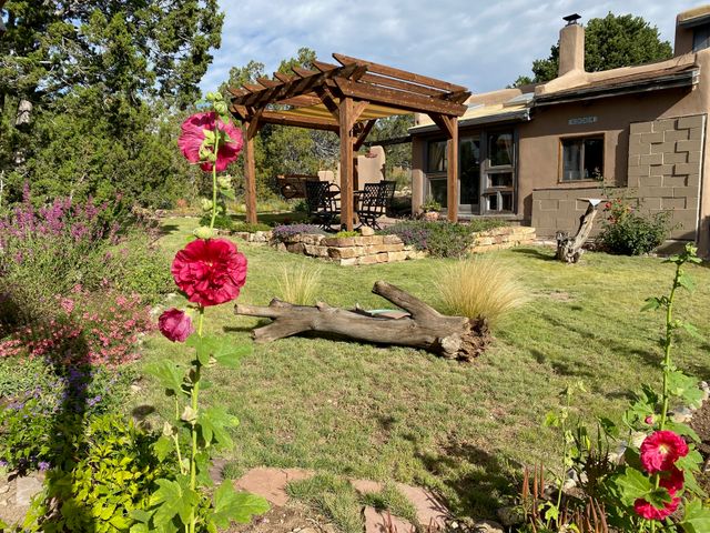 101 Paseo Nopal A & C, Santa Fe, NM 87507