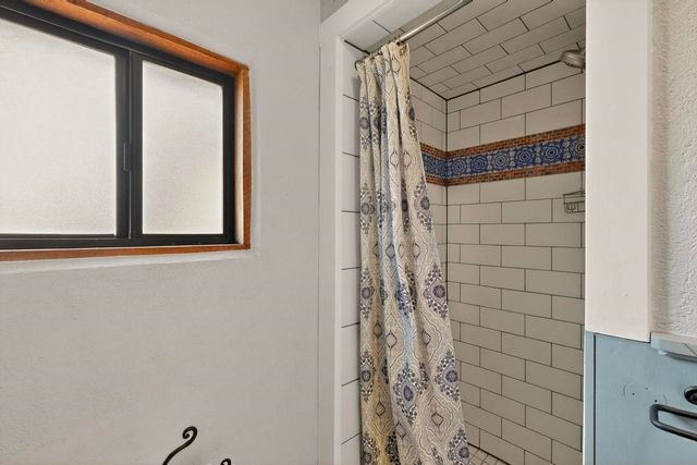 101 Paseo Nopal A & C, Santa Fe, NM 87507