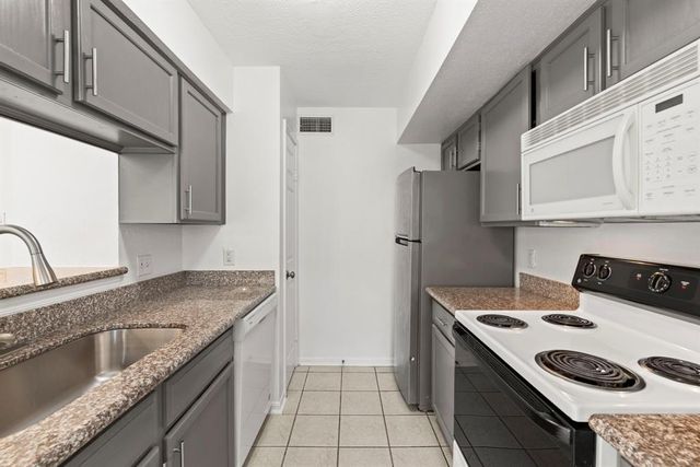 2120 El Paseo Street 2206, Houston, TX 77054
