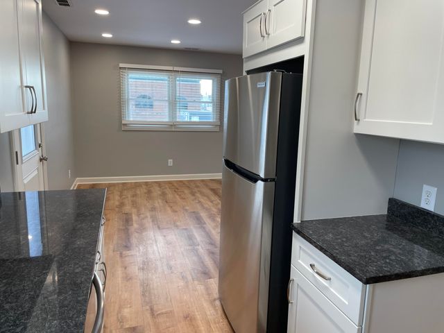 210 W 6th Street 1, Royal Oak, MI 48067