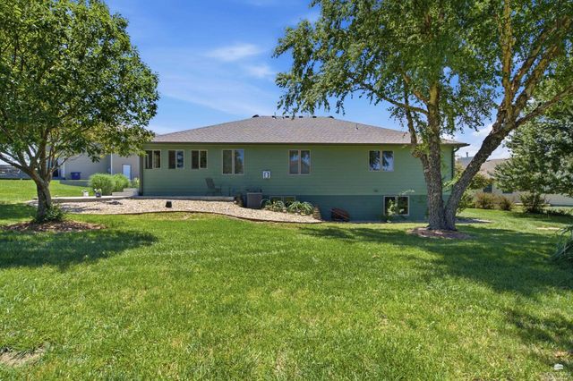 9155 Lindsey Circle, Manhattan, KS 66502