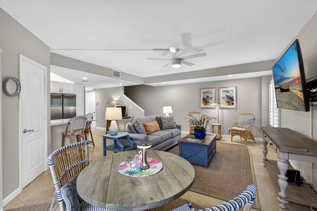 44 Uno Lago Drive, North Palm Beach, FL 33408