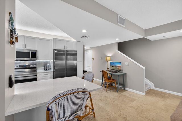 44 Uno Lago Drive, North Palm Beach, FL 33408