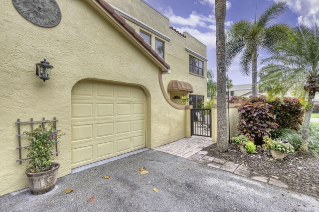 44 Uno Lago Drive, North Palm Beach, FL 33408