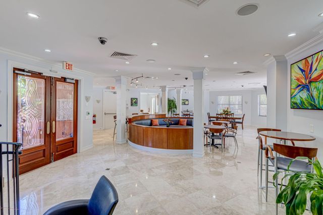 44 Uno Lago Drive, North Palm Beach, FL 33408