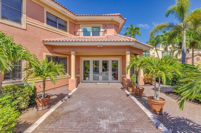 44 Uno Lago Drive, North Palm Beach, FL 33408