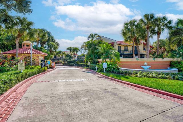 44 Uno Lago Drive, North Palm Beach, FL 33408