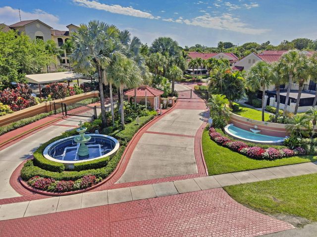 44 Uno Lago Drive, North Palm Beach, FL 33408