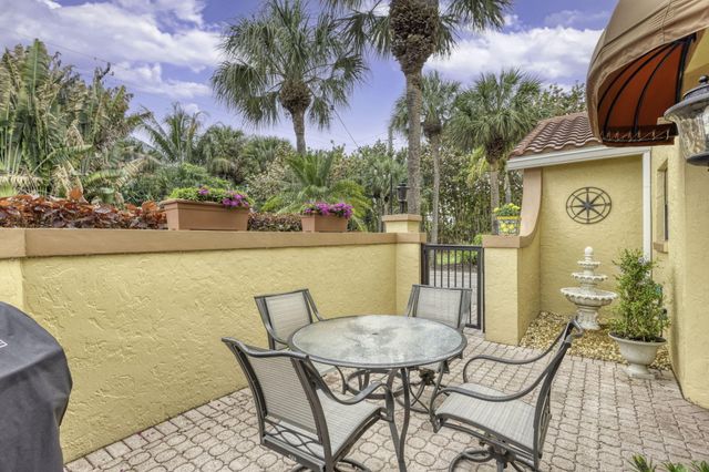 44 Uno Lago Drive, North Palm Beach, FL 33408