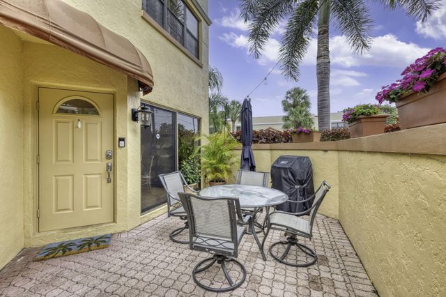 44 Uno Lago Drive, North Palm Beach, FL 33408