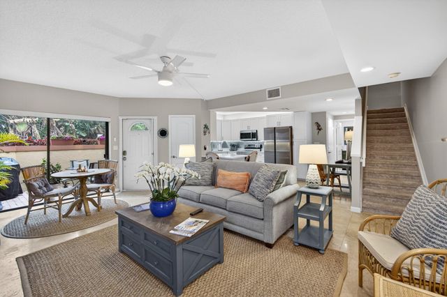 44 Uno Lago Drive, North Palm Beach, FL 33408