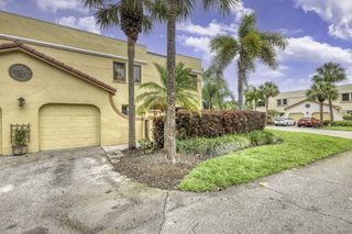 44 Uno Lago Drive, North Palm Beach, FL 33408