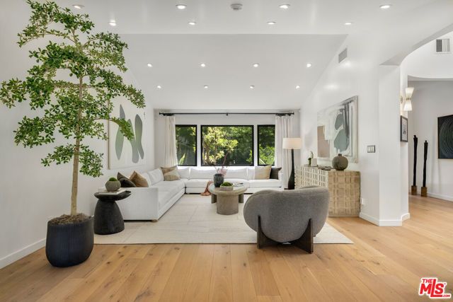 521 Loring Avenue, Los Angeles, CA 90024