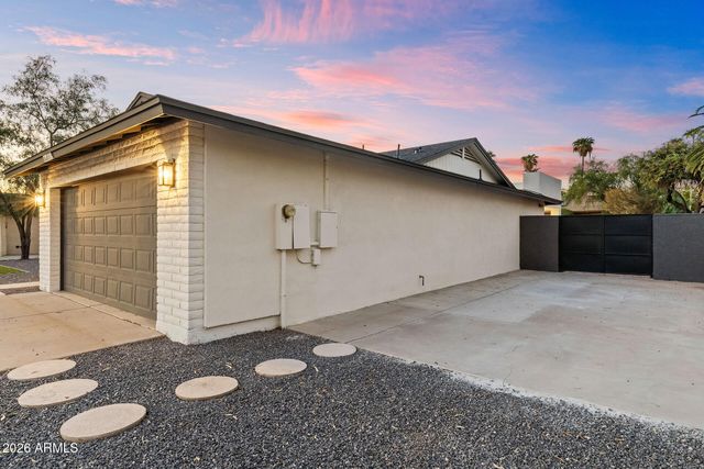 6256 E GELDING Drive, Scottsdale, AZ 85254