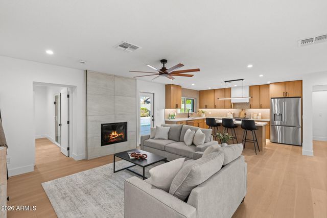6256 E GELDING Drive, Scottsdale, AZ 85254