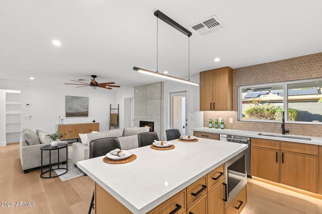 6256 E GELDING Drive, Scottsdale, AZ 85254