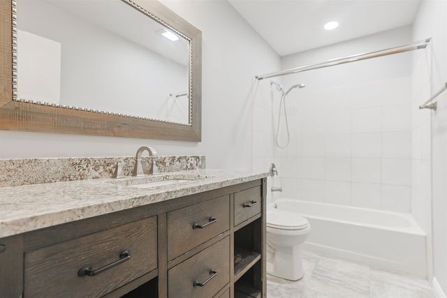 15711 Durham Way, Granger, IN 46530