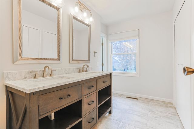 15711 Durham Way, Granger, IN 46530