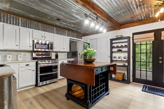 1075 An County Road 323, Palestine, TX 75803