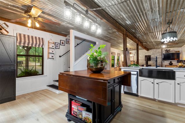 1075 An County Road 323, Palestine, TX 75803