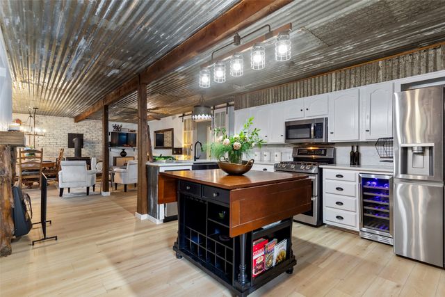 1075 An County Road 323, Palestine, TX 75803