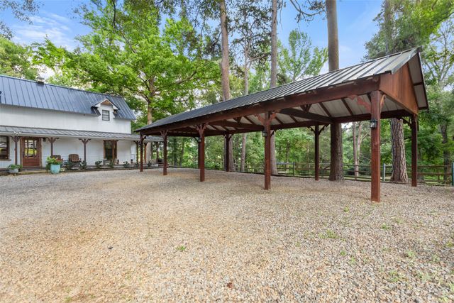 1075 An County Road 323, Palestine, TX 75803