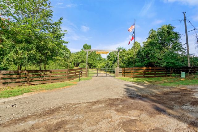 1075 An County Road 323, Palestine, TX 75803