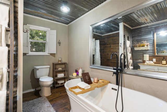 1075 An County Road 323, Palestine, TX 75803