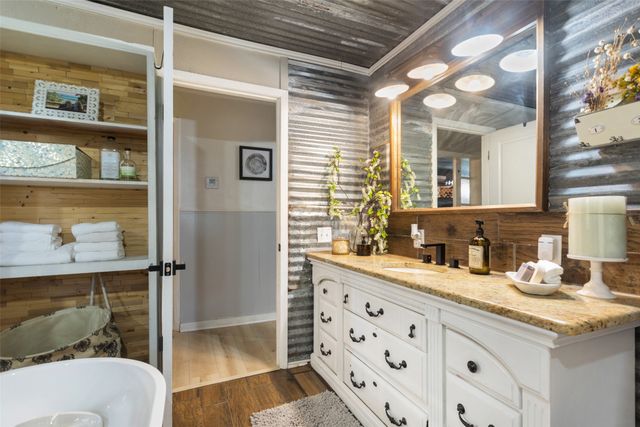 1075 An County Road 323, Palestine, TX 75803