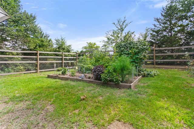 1075 An County Road 323, Palestine, TX 75803
