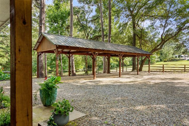 1075 An County Road 323, Palestine, TX 75803