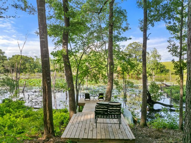 1075 An County Road 323, Palestine, TX 75803
