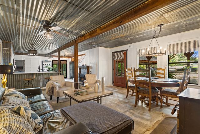 1075 An County Road 323, Palestine, TX 75803