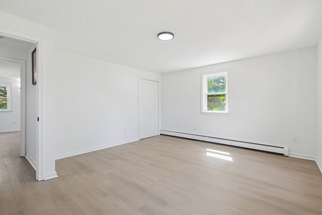9 Scraggy Neck Rd Ext, Bourne, MA 02532