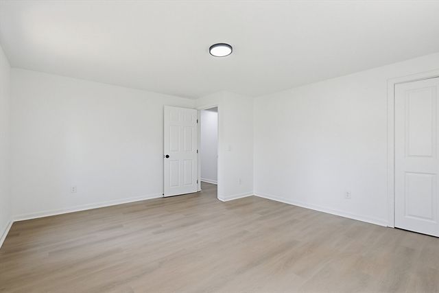 9 Scraggy Neck Rd Ext, Bourne, MA 02532
