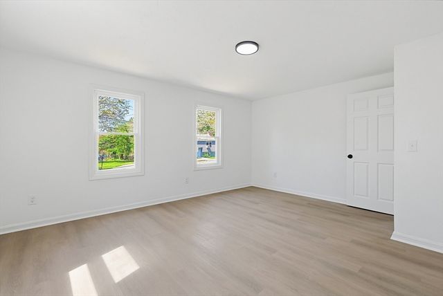 9 Scraggy Neck Rd Ext, Bourne, MA 02532