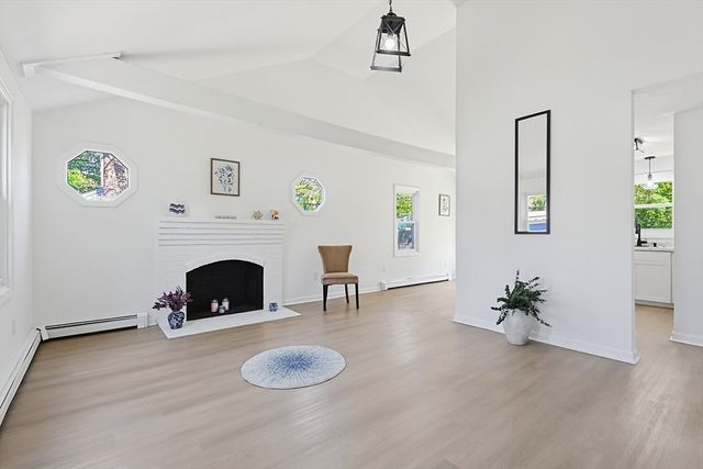 9 Scraggy Neck Rd Ext, Bourne, MA 02532
