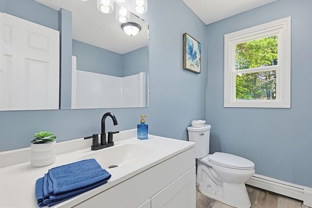 9 Scraggy Neck Rd Ext, Bourne, MA 02532