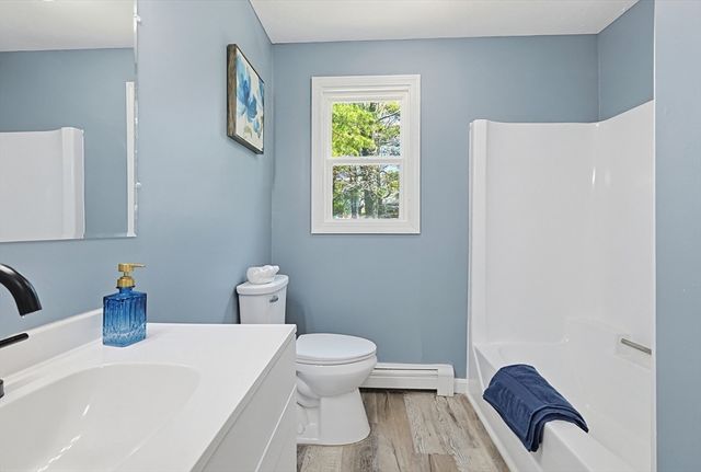 9 Scraggy Neck Rd Ext, Bourne, MA 02532