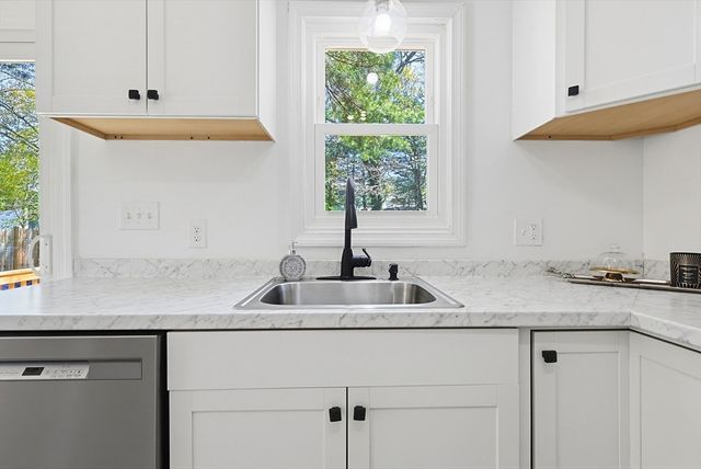 9 Scraggy Neck Rd Ext, Bourne, MA 02532