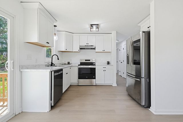 9 Scraggy Neck Rd Ext, Bourne, MA 02532
