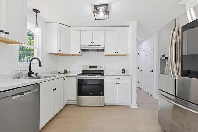 9 Scraggy Neck Rd Ext, Bourne, MA 02532