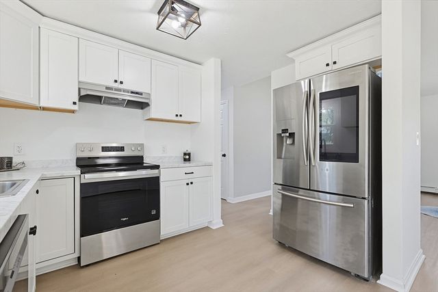 9 Scraggy Neck Rd Ext, Bourne, MA 02532