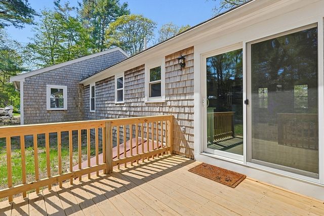 9 Scraggy Neck Rd Ext, Bourne, MA 02532