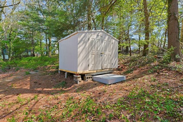 9 Scraggy Neck Rd Ext, Bourne, MA 02532