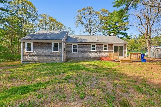 9 Scraggy Neck Rd Ext, Bourne, MA 02532
