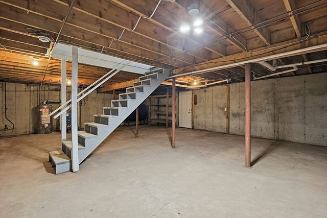 9 Scraggy Neck Rd Ext, Bourne, MA 02532